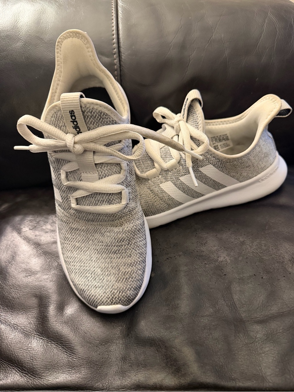 adidas Knit Low-Top Sneakers Athletic Shoes Light Gray and White Cloudfoam Sz 7
